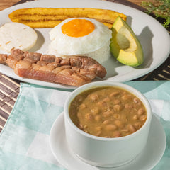 Frijoles Con Chicharrón