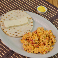 Huevo Revuelto Arepa y Quesito
